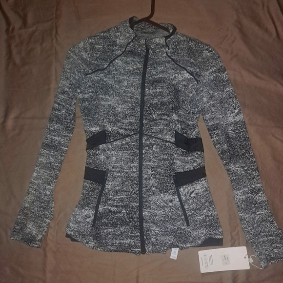 NWT Queenike workout top sz sm 4/6 - Picture 1 of 4